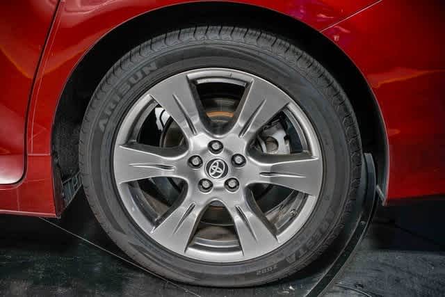 Thumbnail: 2020 Toyota Sienna - 10