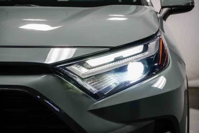 Thumbnail: 2022 Toyota RAV4 - 8