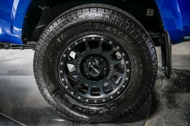 Thumbnail: 2018 Toyota Tacoma - 10