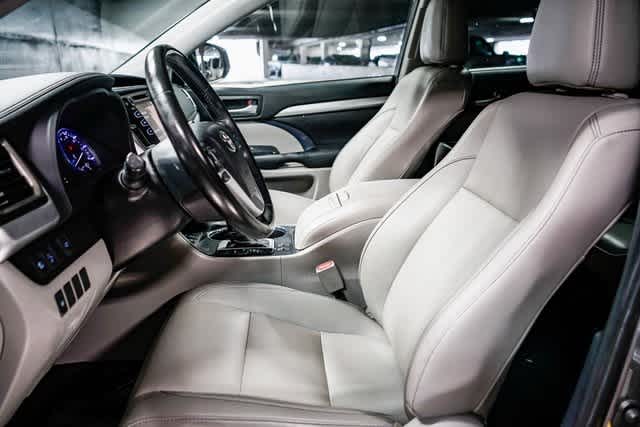 Thumbnail: 2019 Toyota Highlander - 17
