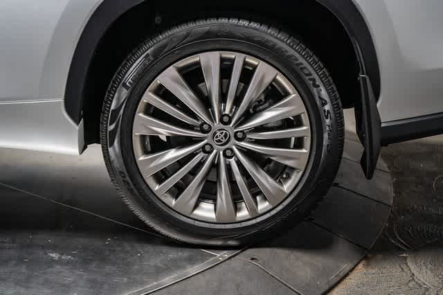 Thumbnail: 2022 Toyota Highlander - 11