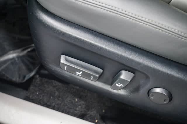 Thumbnail: 2015 Toyota Prius v - 22