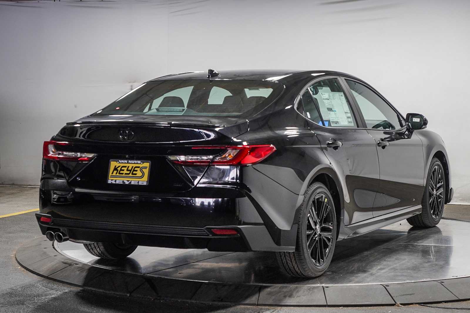 2025 Toyota Camry SE 4