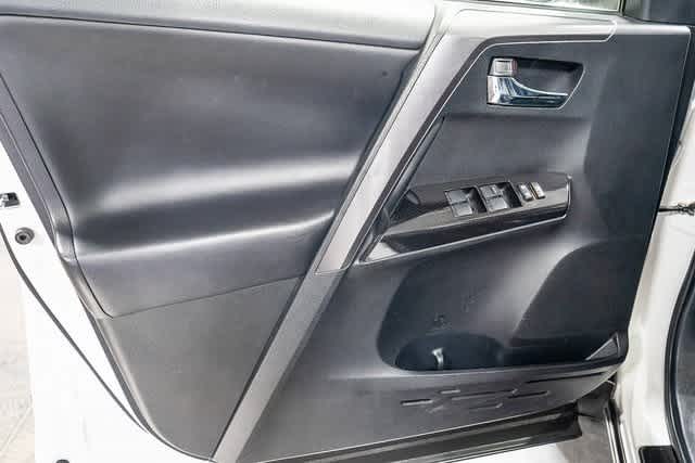 Thumbnail: 2017 Toyota RAV4 - 23