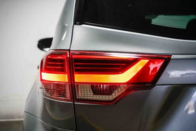 Thumbnail: 2019 Toyota Highlander - 9
