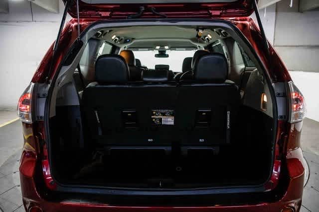 Thumbnail: 2020 Toyota Sienna - 27