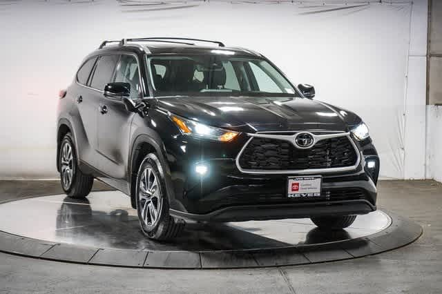 Thumbnail: 2022 Toyota Highlander - 6
