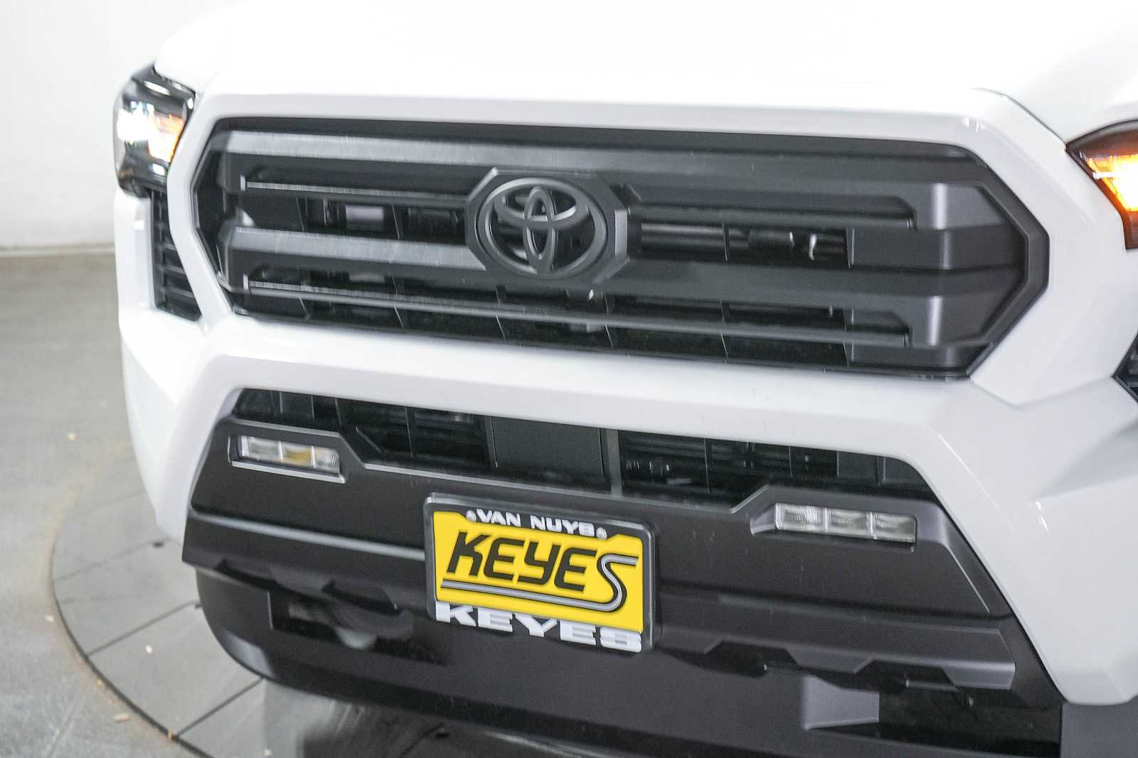2025 Toyota Tacoma SR5 9