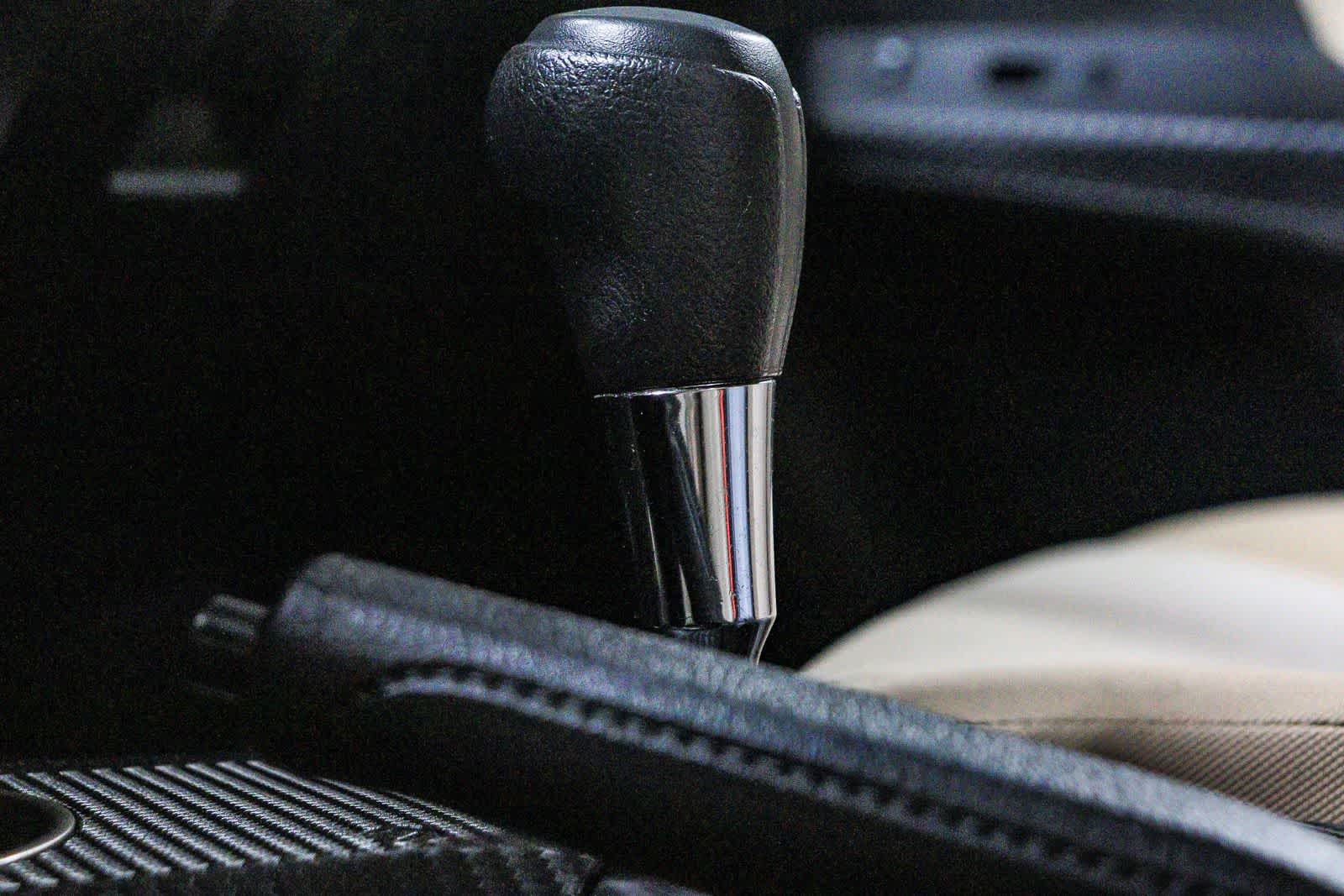 Thumbnail: 2013 Toyota RAV4 - 20