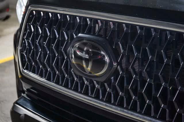 Thumbnail: 2018 Toyota Tacoma - 9