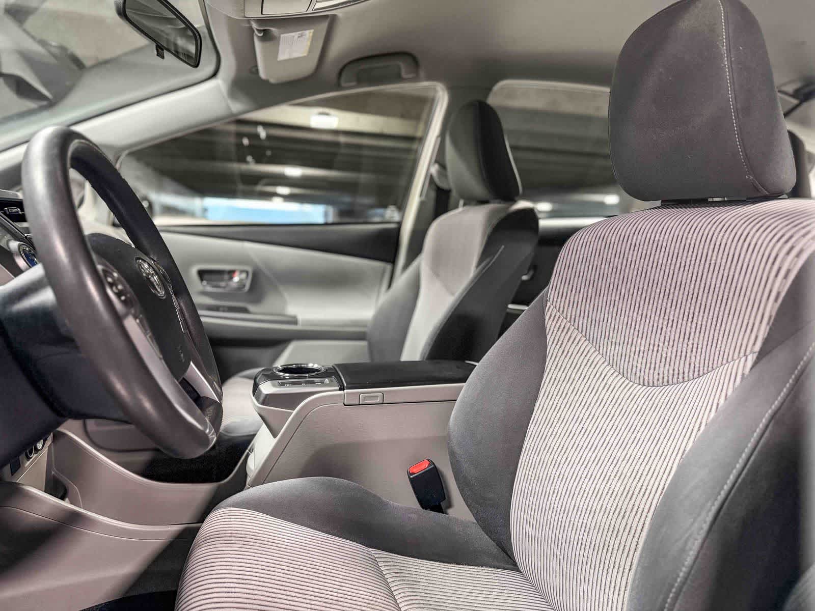 Thumbnail: 2016 Toyota Prius v - 18