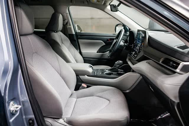 2022 Toyota Highlander LE 16