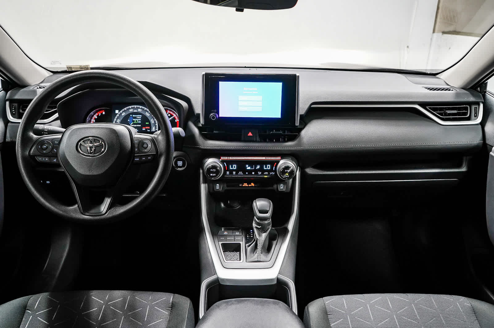 2025 Toyota RAV4 XLE 14
