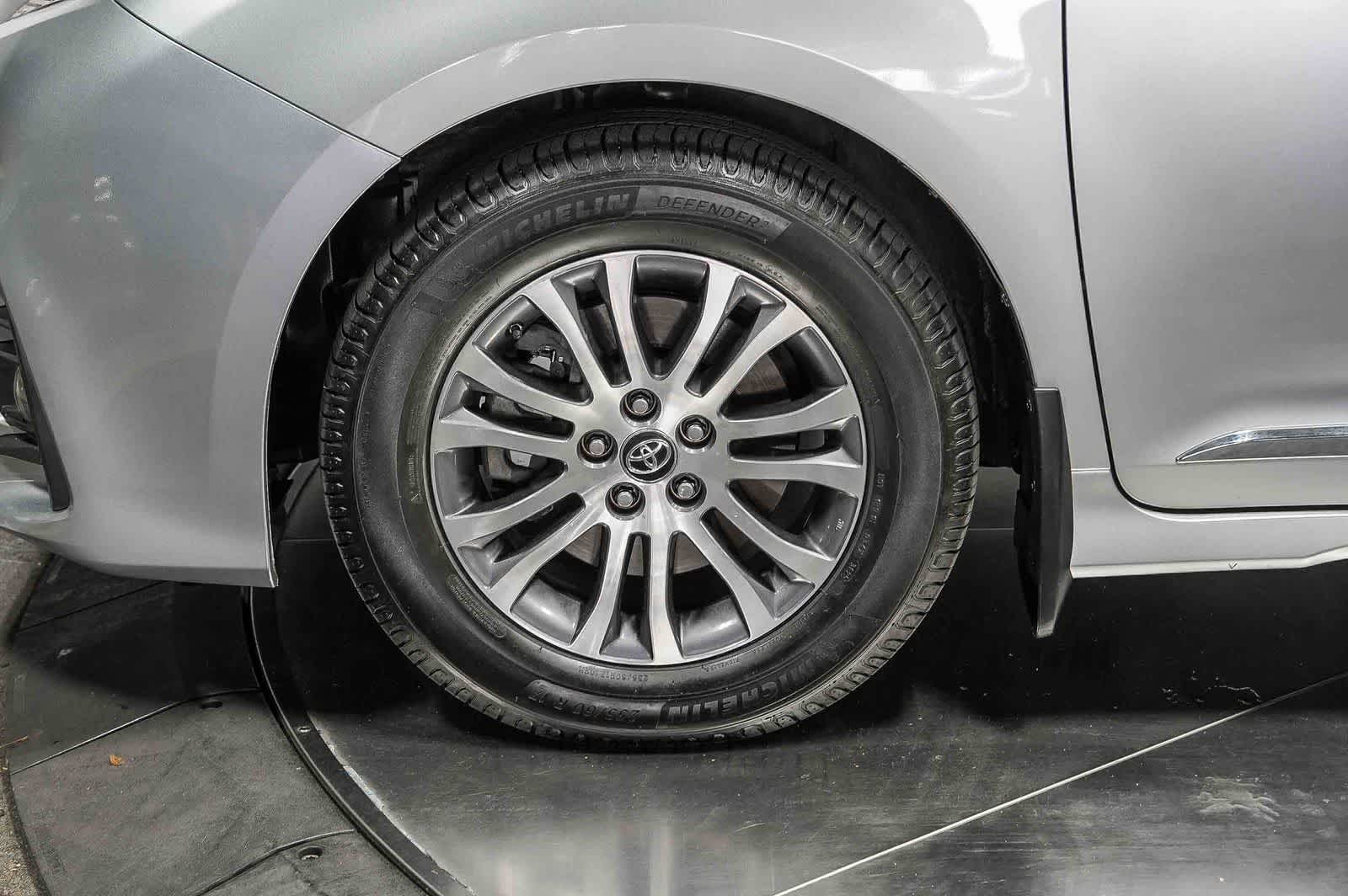 Thumbnail: 2020 Toyota Sienna - 9