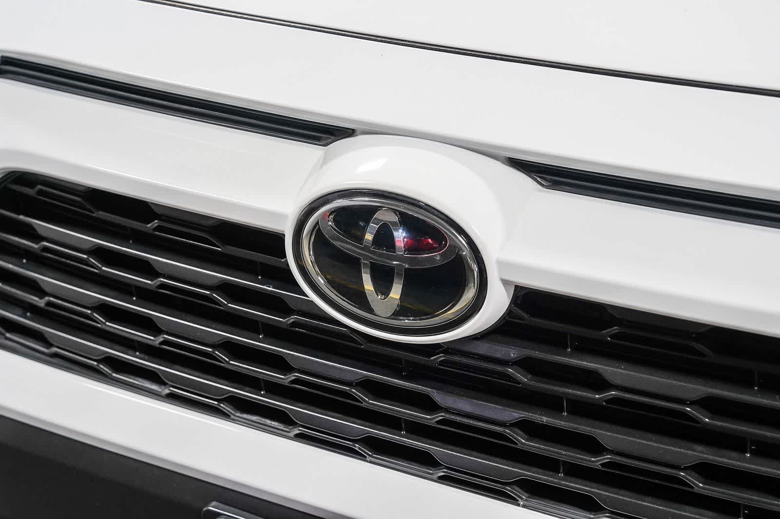 Thumbnail: 2023 Toyota RAV4 - 9