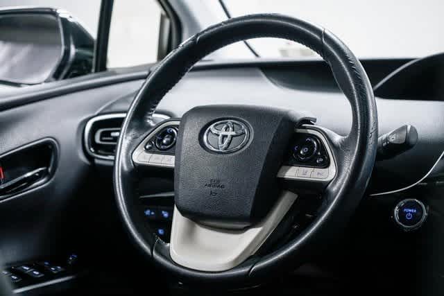 2017 Toyota Prius Four 16