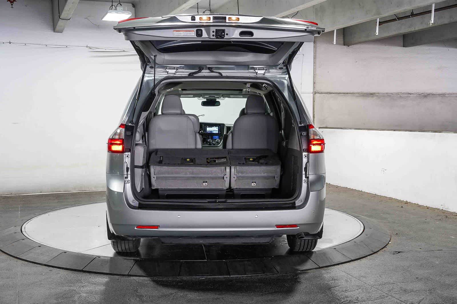 Thumbnail: 2020 Toyota Sienna - 27