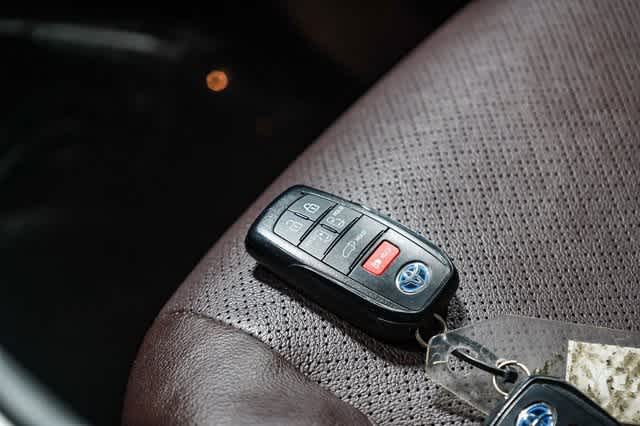 Thumbnail: 2023 Toyota Sienna - 30