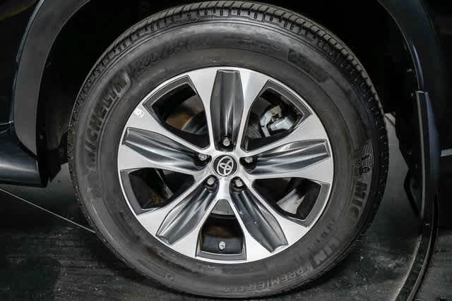 Thumbnail: 2023 Toyota Highlander - 10