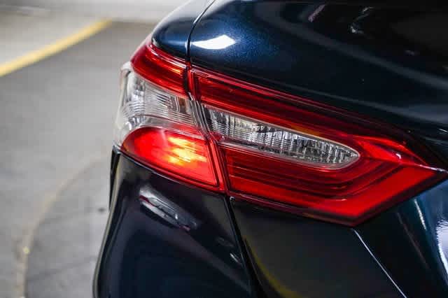 Thumbnail: 2018 Toyota Camry - 12