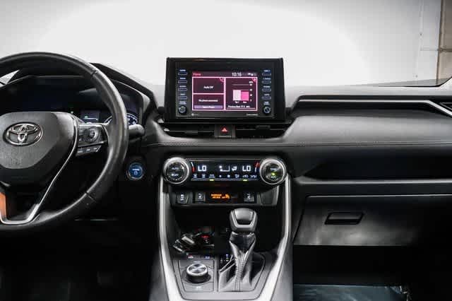 2021 Toyota RAV4 XLE 14