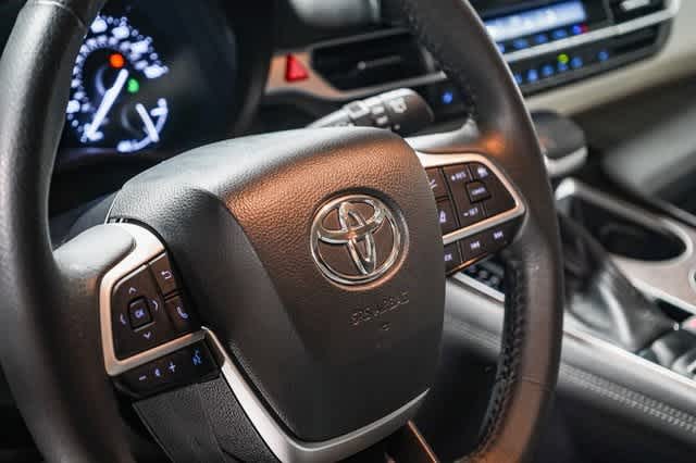 Thumbnail: 2021 Toyota Sienna - 23