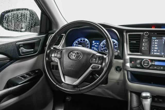 Thumbnail: 2019 Toyota Highlander - 15