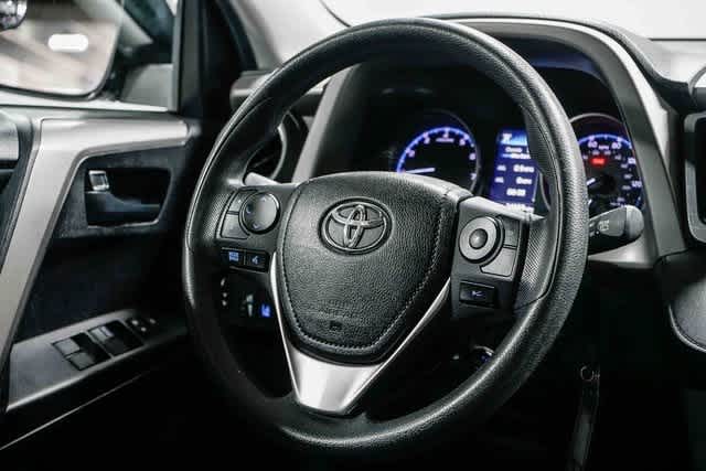 Thumbnail: 2018 Toyota RAV4 - 15