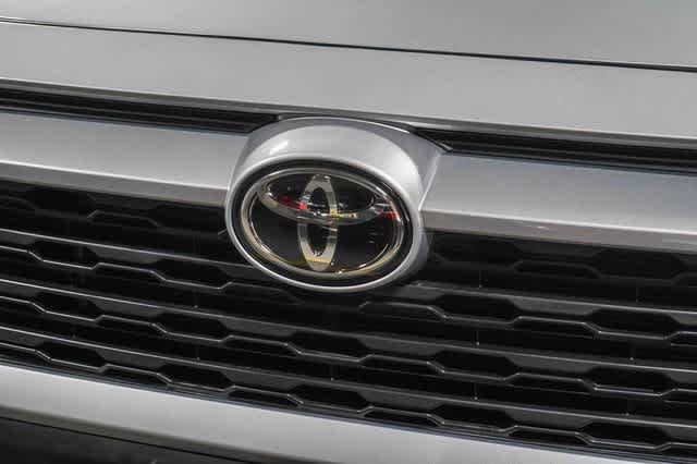 Thumbnail: 2021 Toyota RAV4 - 8
