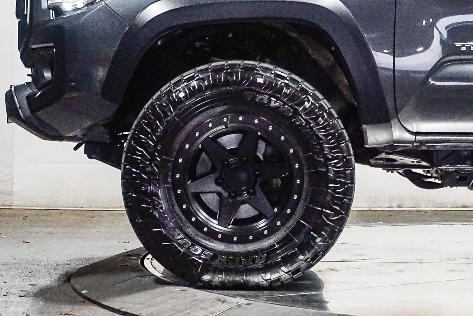 Thumbnail: 2019 Toyota Tacoma - 9