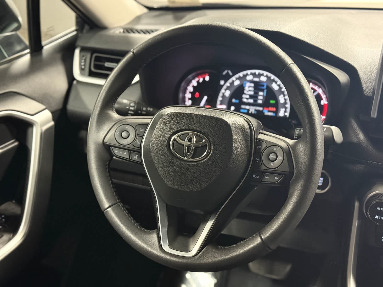Thumbnail: 2023 Toyota RAV4 - 18