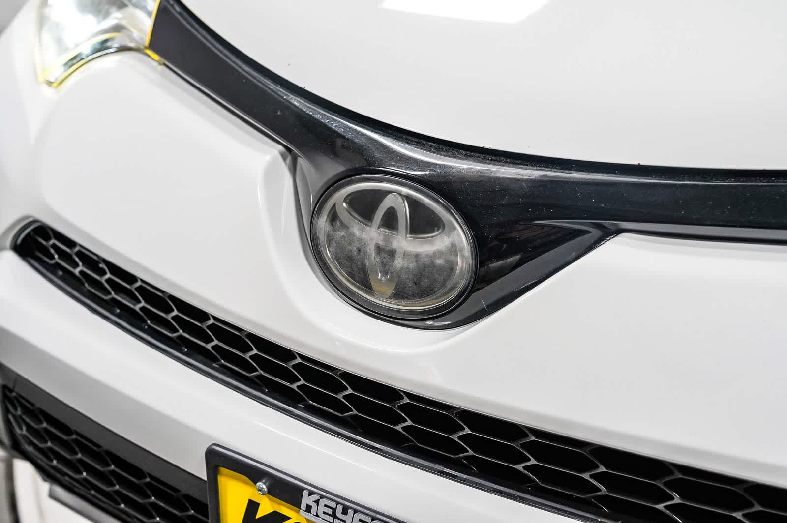 Thumbnail: 2018 Toyota RAV4 - 8