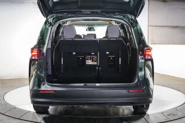 2024 Toyota Sienna LE 27
