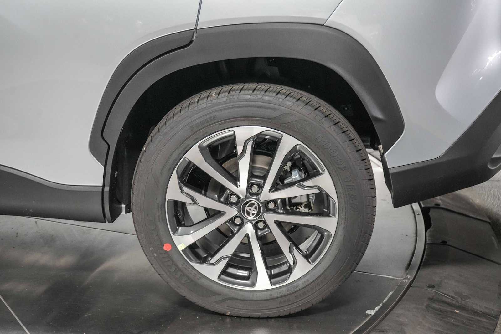 Thumbnail: 2025 Toyota Corolla Cross - 14