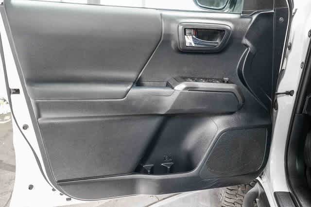 Thumbnail: 2018 Toyota Tacoma - 21