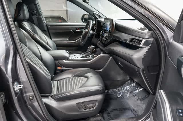 Thumbnail: 2021 Toyota Highlander - 18