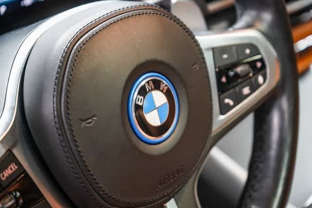 2023 BMW 3 Series 330e 21