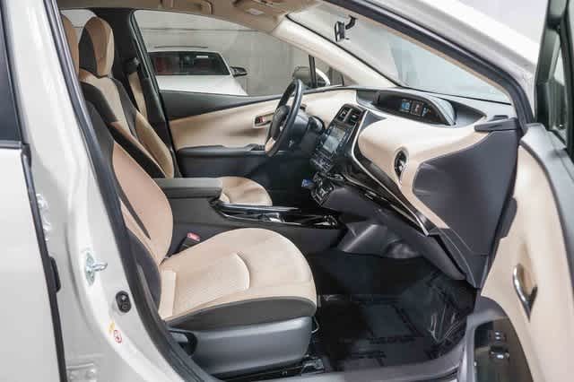 Thumbnail: 2016 Toyota Prius - 17