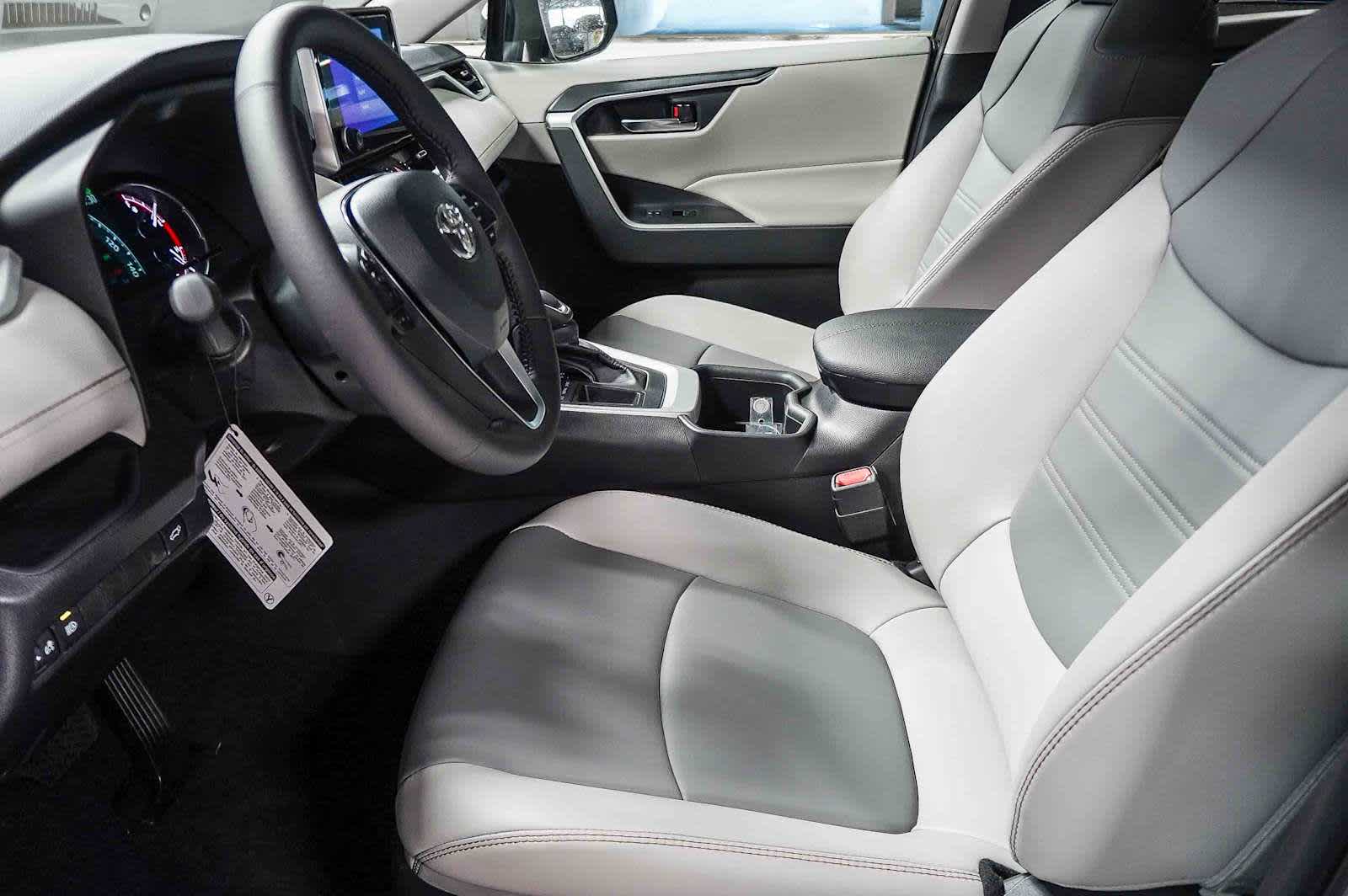 Thumbnail: 2025 Toyota RAV4 - 21