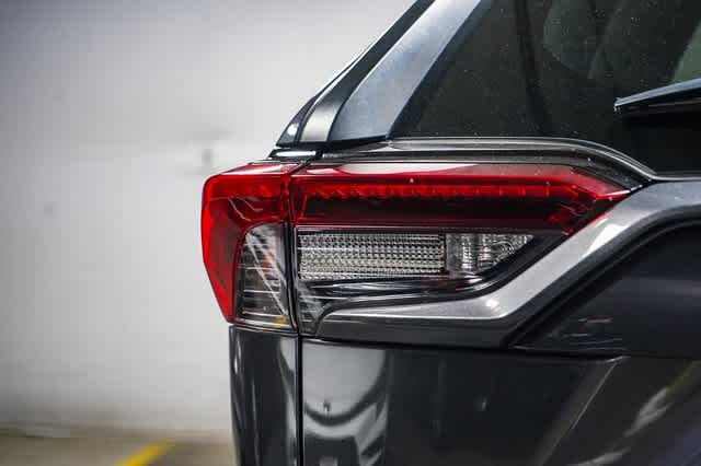 2019 Toyota RAV4 LE 12