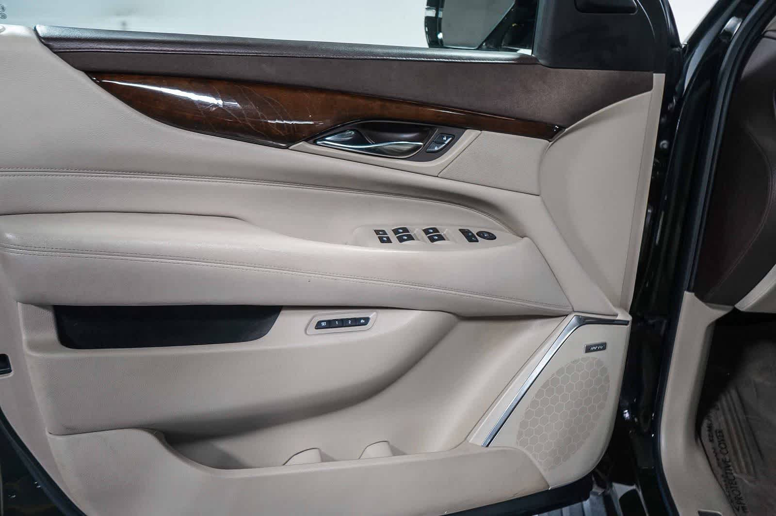 Thumbnail: 2016 Cadillac Escalade - 22