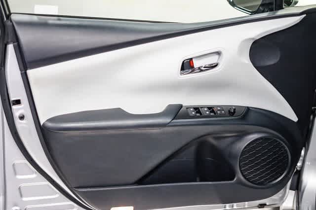 Thumbnail: 2017 Toyota Prius Prime - 21