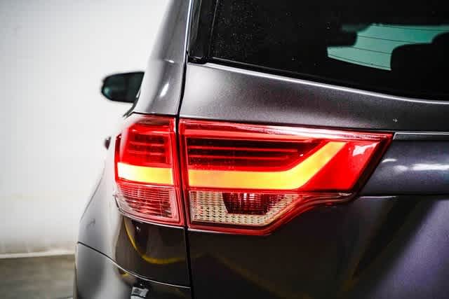 Thumbnail: 2019 Toyota Highlander - 9