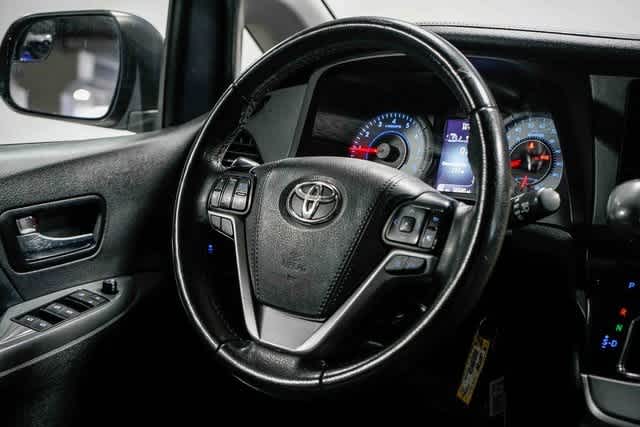 Thumbnail: 2020 Toyota Sienna - 14