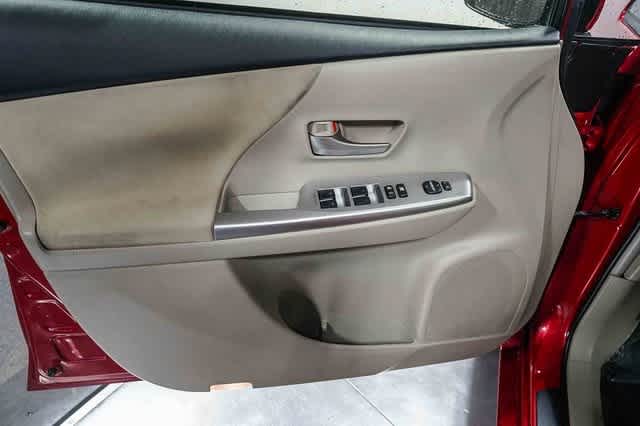 Thumbnail: 2013 Toyota Prius v - 21