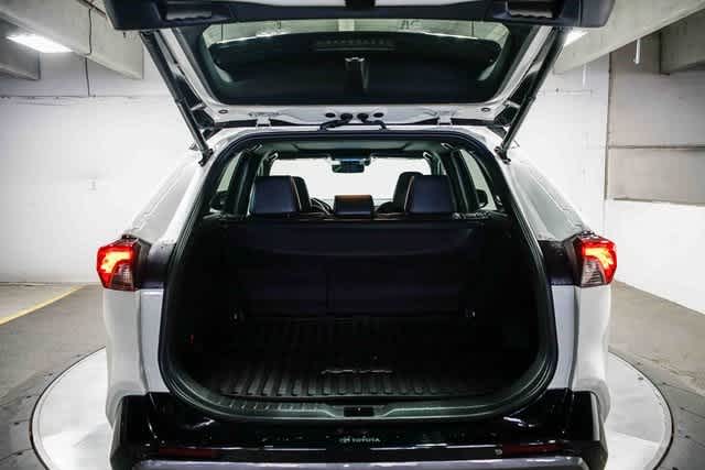 Thumbnail: 2021 Toyota RAV4 - 28