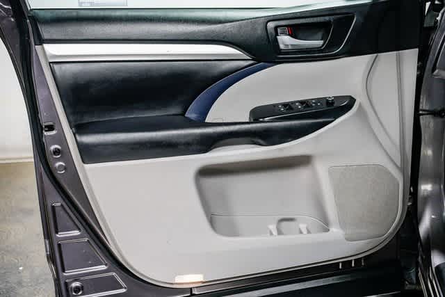 Thumbnail: 2019 Toyota Highlander - 20