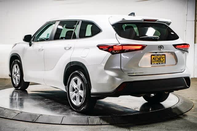 Thumbnail: 2024 Toyota Highlander - 3