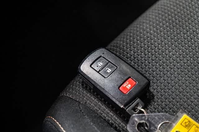 Thumbnail: 2018 Toyota RAV4 - 29