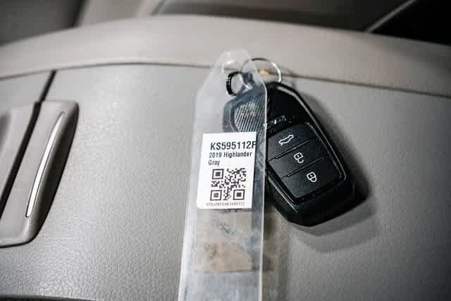 Thumbnail: 2019 Toyota Highlander - 42